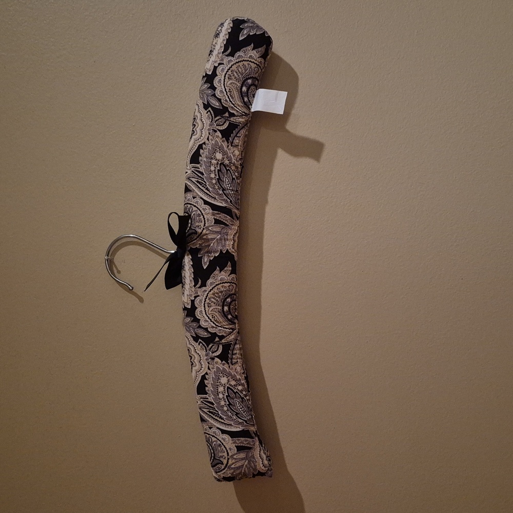 BEAUTIFUL Retro Fabric Padded Garment Hangers, Set of 8 - Picture 10 of 16